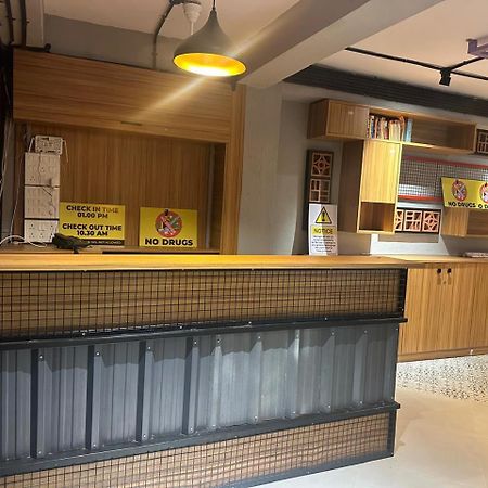 Travotale Hostel And Cowork Koregaonpark Pune Bagian luar foto
