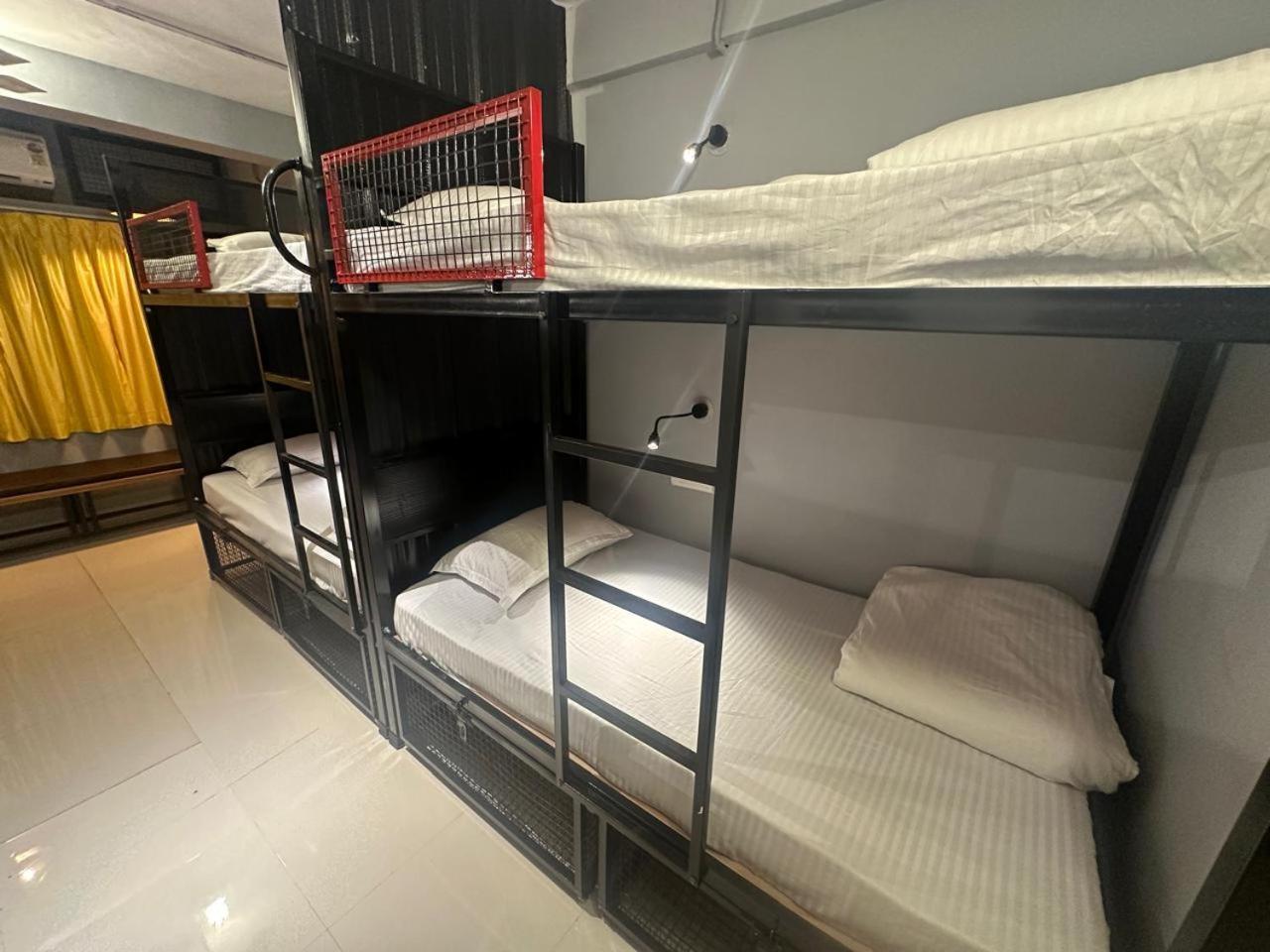 Travotale Hostel And Cowork Koregaonpark Pune Bagian luar foto