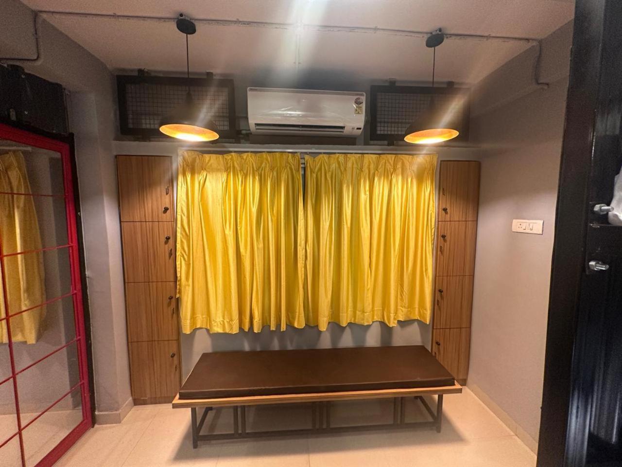 Travotale Hostel And Cowork Koregaonpark Pune Bagian luar foto