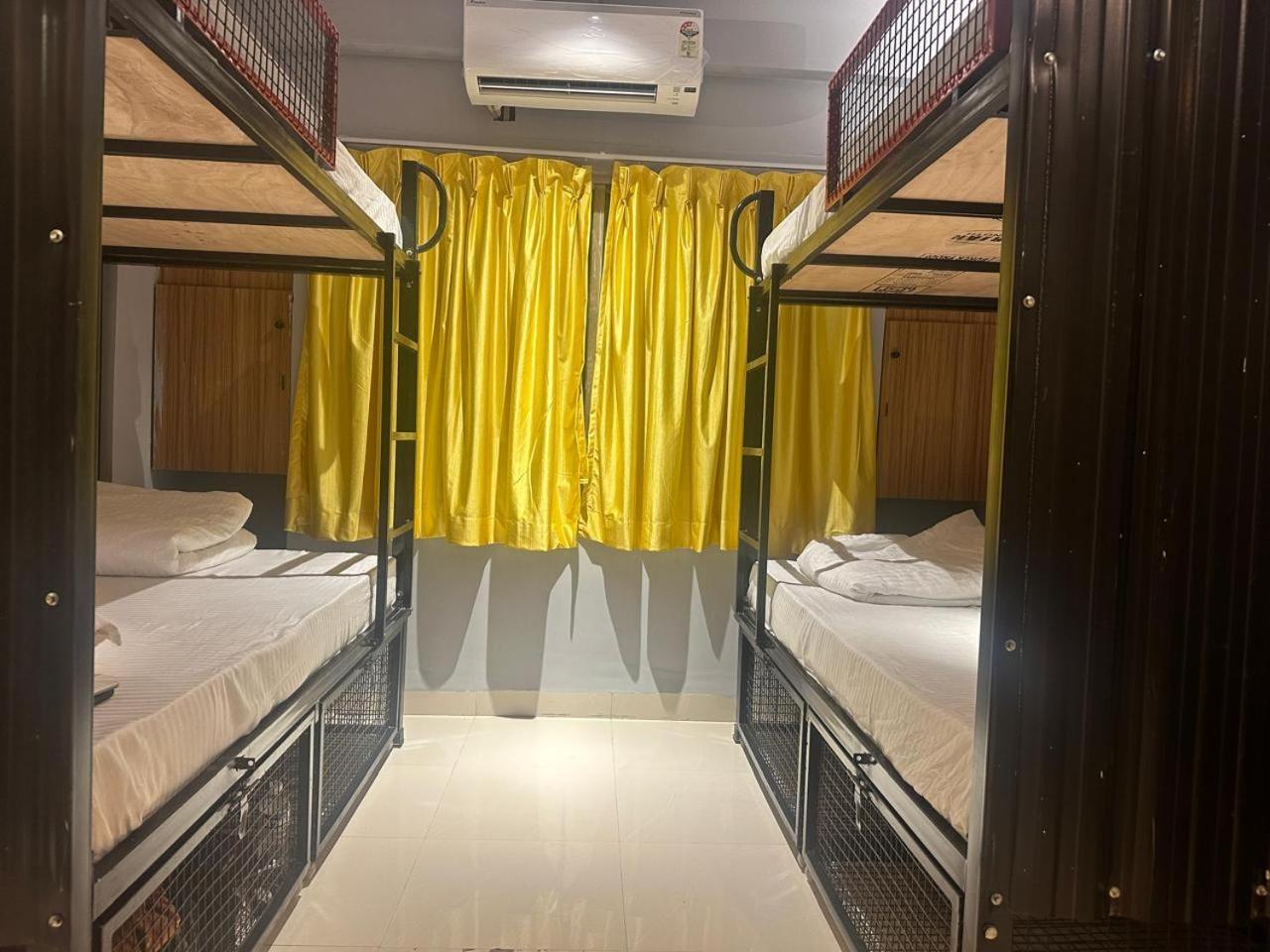 Travotale Hostel And Cowork Koregaonpark Pune Bagian luar foto