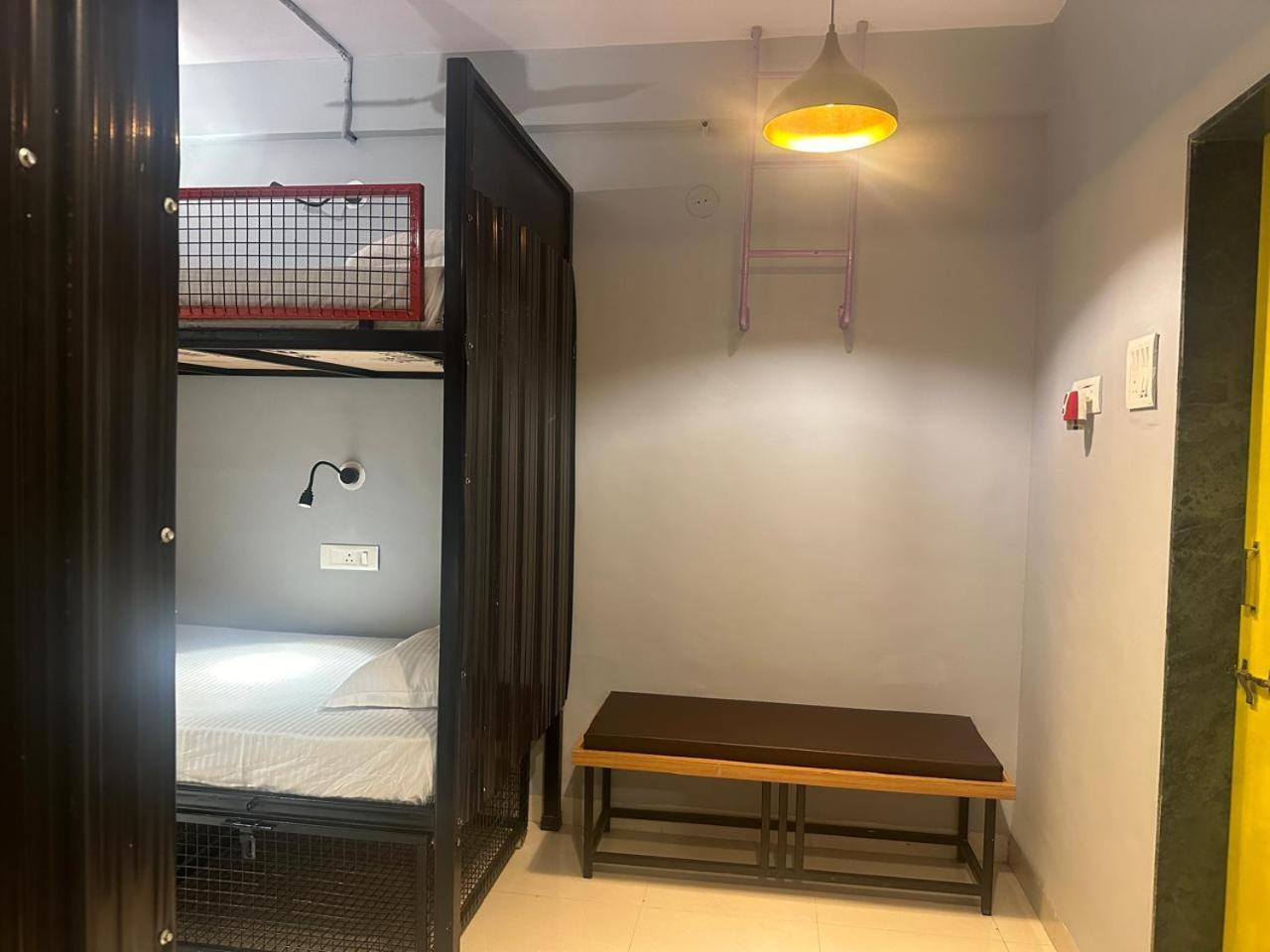 Travotale Hostel And Cowork Koregaonpark Pune Bagian luar foto