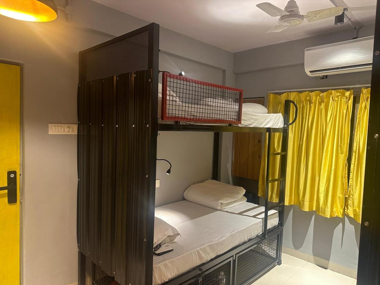 Travotale Hostel And Cowork Koregaonpark Pune Bagian luar foto