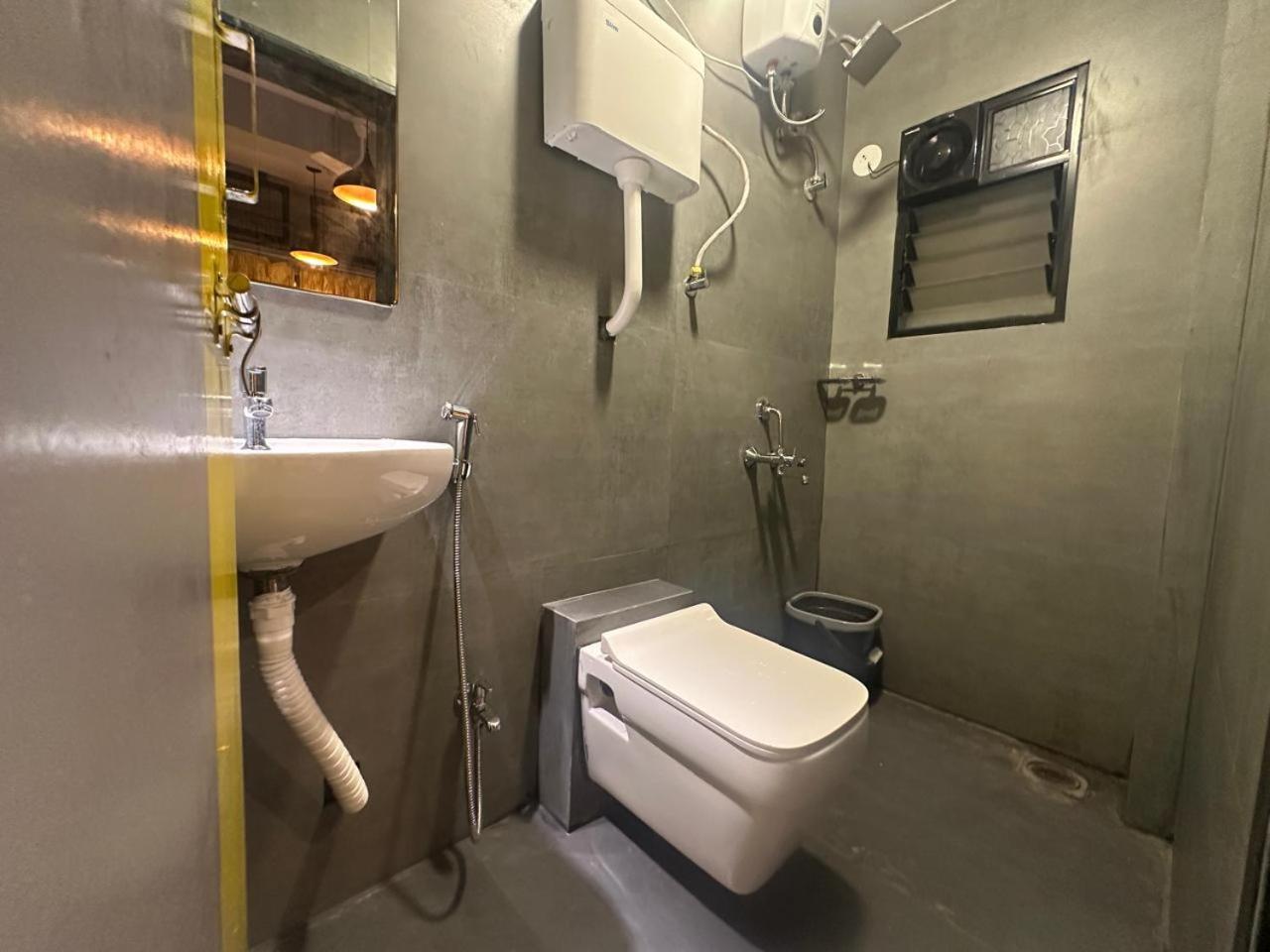 Travotale Hostel And Cowork Koregaonpark Pune Bagian luar foto