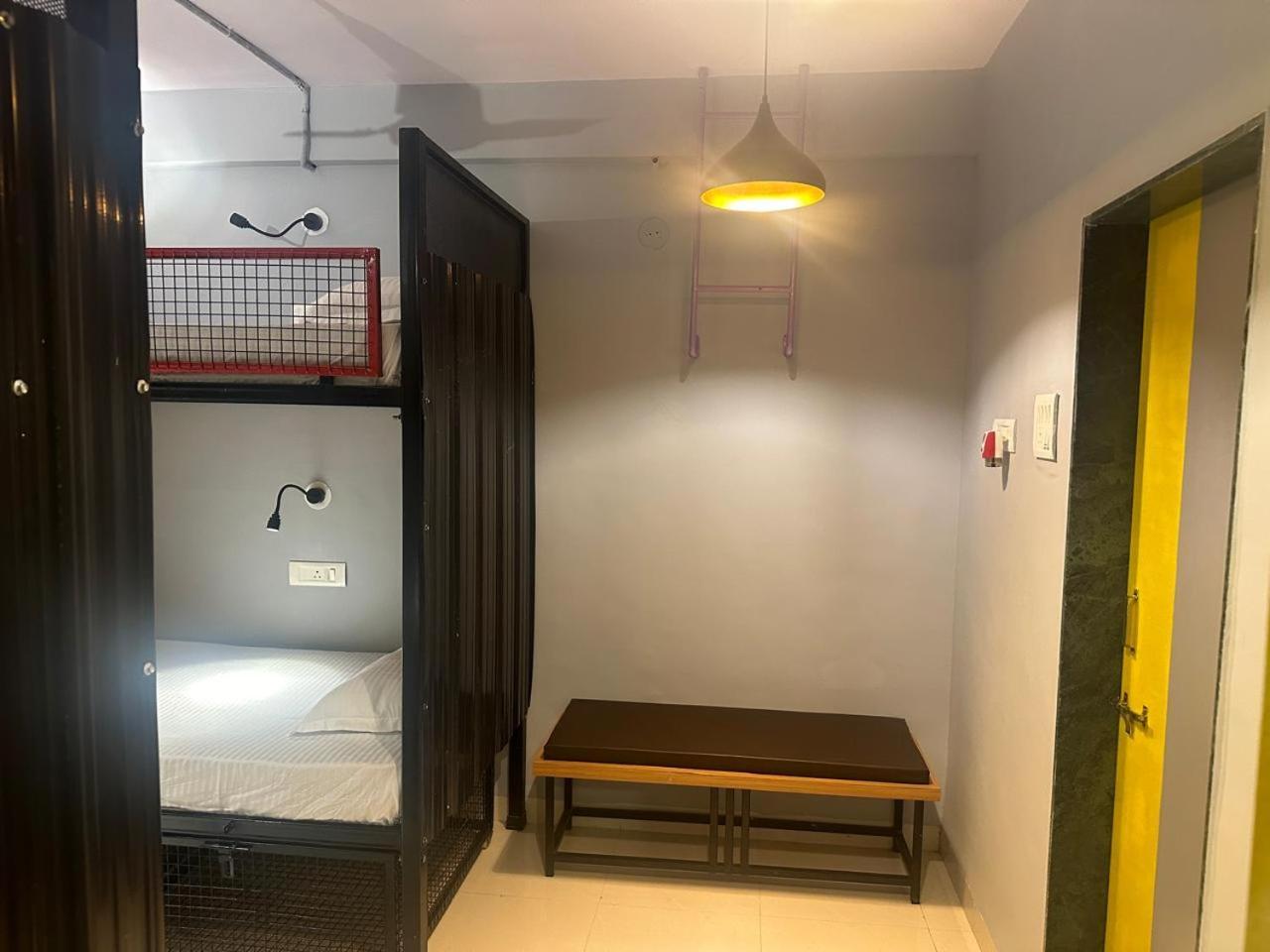 Travotale Hostel And Cowork Koregaonpark Pune Bagian luar foto