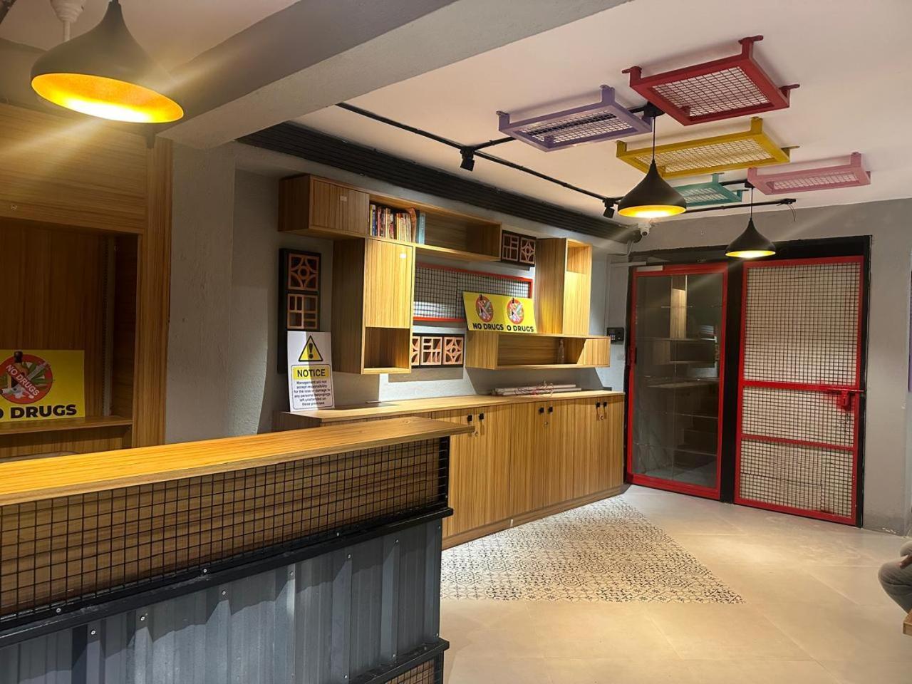 Travotale Hostel And Cowork Koregaonpark Pune Bagian luar foto