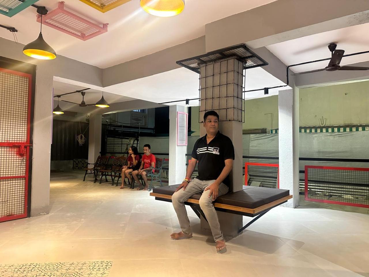 Travotale Hostel And Cowork Koregaonpark Pune Bagian luar foto