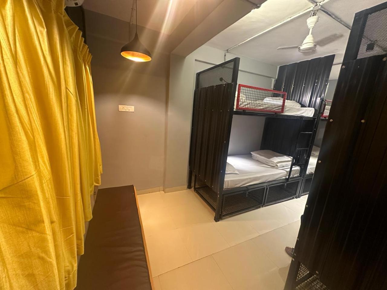 Travotale Hostel And Cowork Koregaonpark Pune Bagian luar foto
