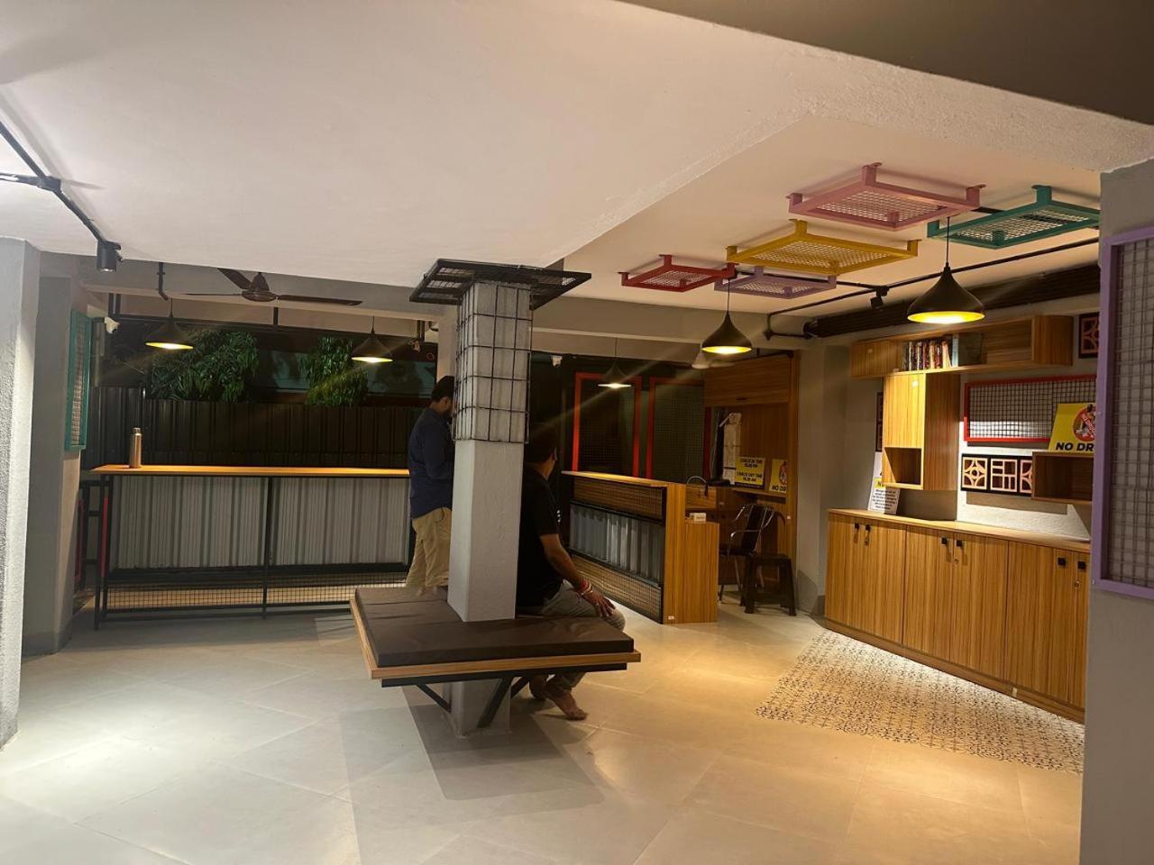 Travotale Hostel And Cowork Koregaonpark Pune Bagian luar foto