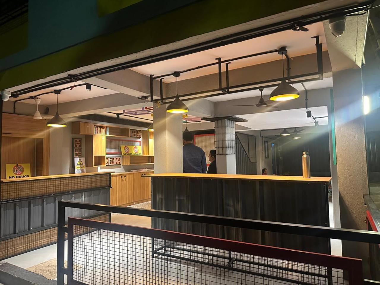 Travotale Hostel And Cowork Koregaonpark Pune Bagian luar foto