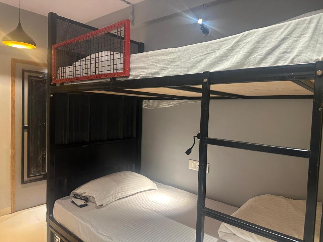 Travotale Hostel And Cowork Koregaonpark Pune Bagian luar foto