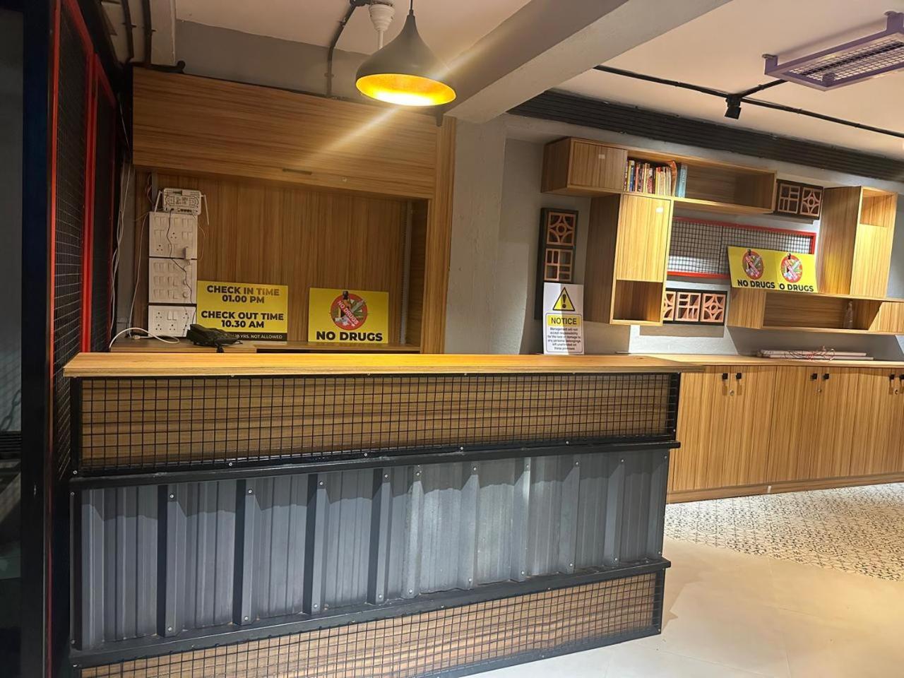 Travotale Hostel And Cowork Koregaonpark Pune Bagian luar foto