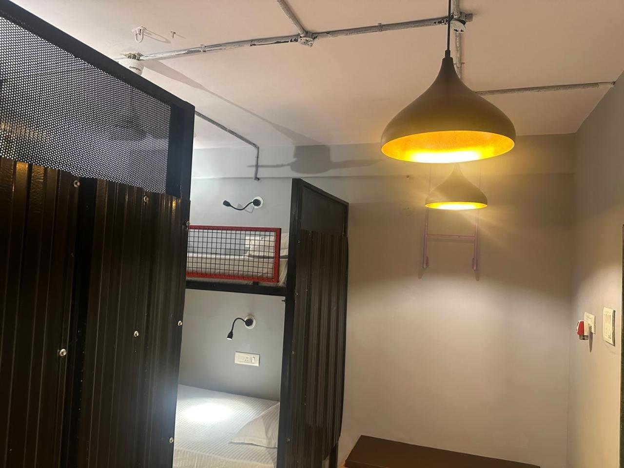Travotale Hostel And Cowork Koregaonpark Pune Bagian luar foto