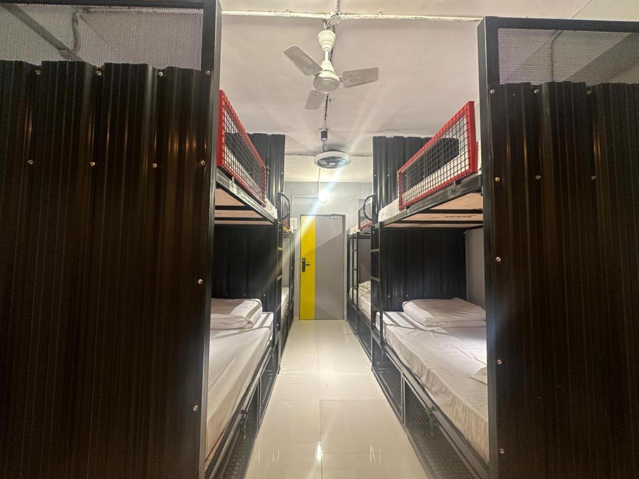 Travotale Hostel And Cowork Koregaonpark Pune Bagian luar foto