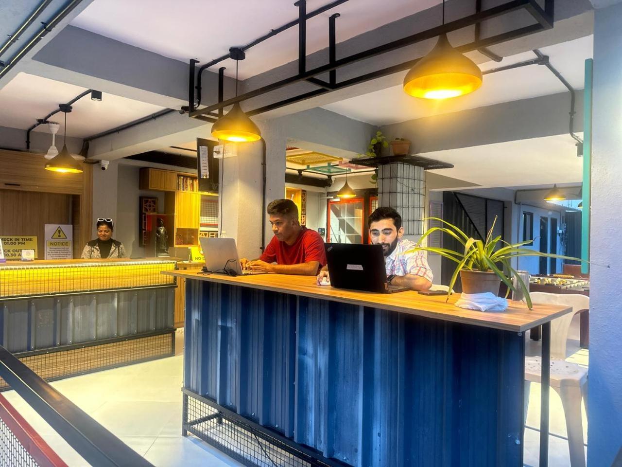 Travotale Hostel And Cowork Koregaonpark Pune Bagian luar foto