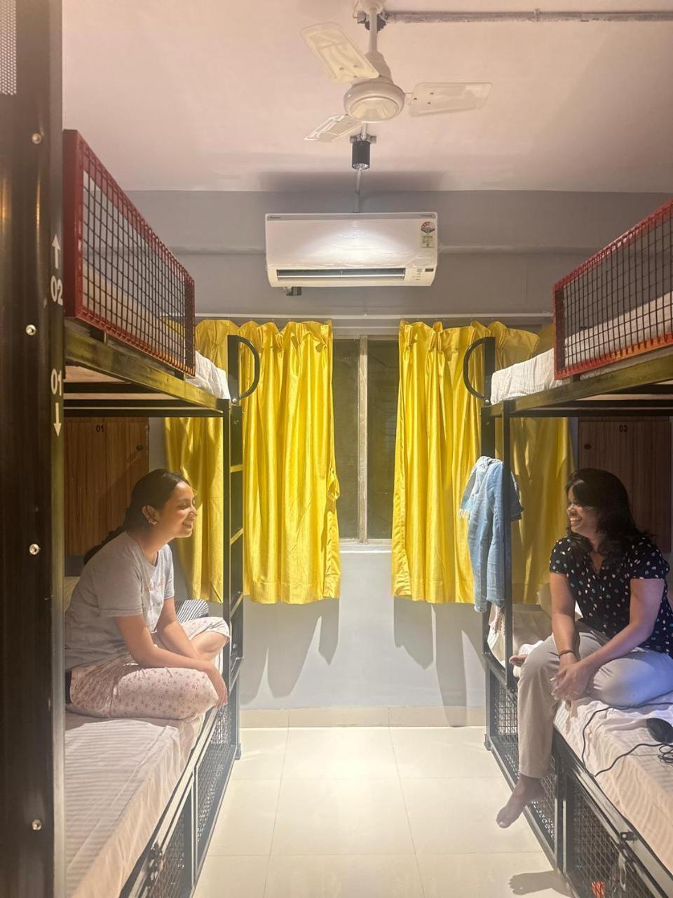 Travotale Hostel And Cowork Koregaonpark Pune Bagian luar foto