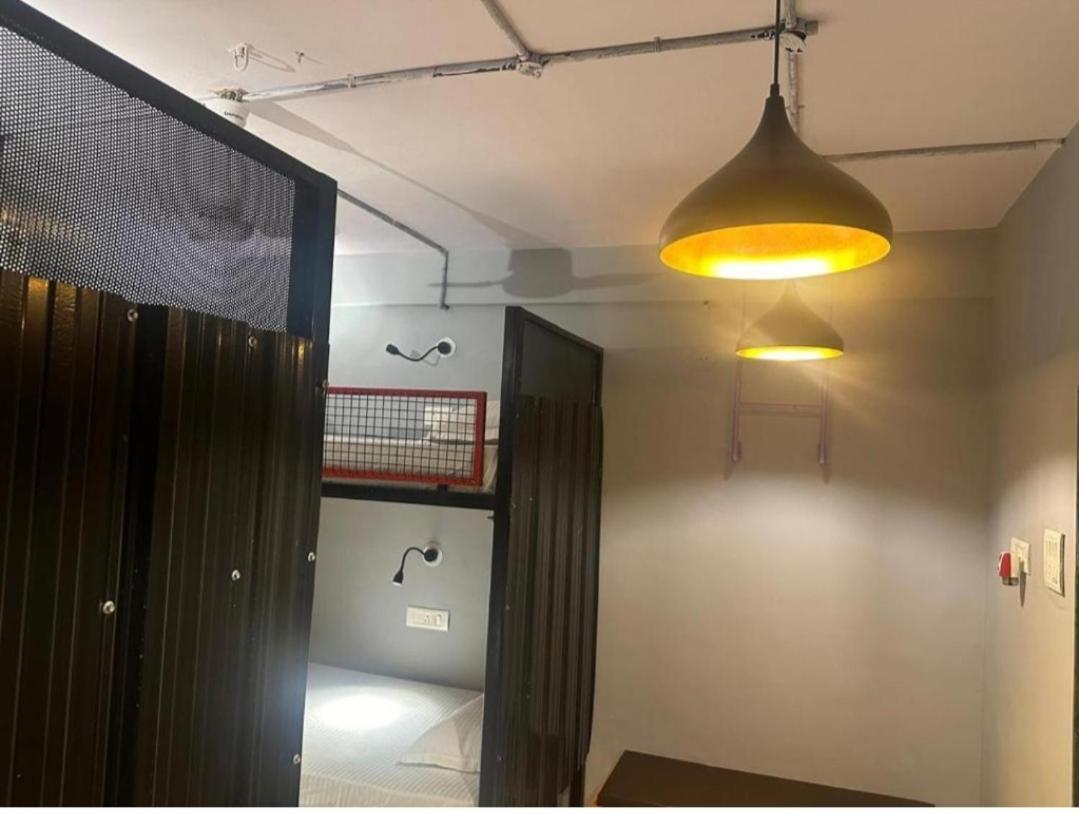 Travotale Hostel And Cowork Koregaonpark Pune Bagian luar foto