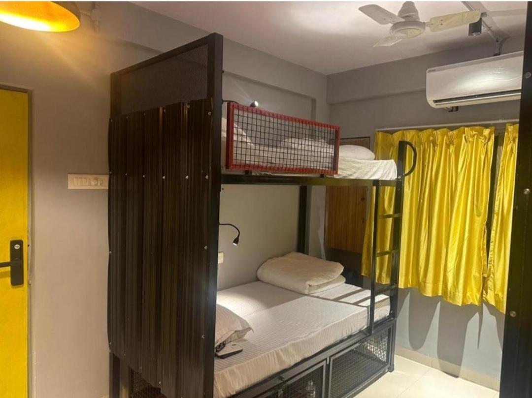 Travotale Hostel And Cowork Koregaonpark Pune Bagian luar foto