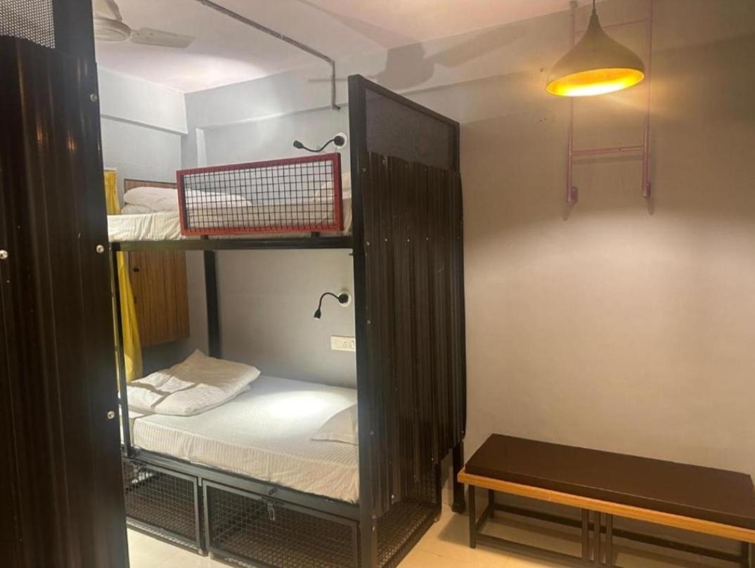 Travotale Hostel And Cowork Koregaonpark Pune Bagian luar foto
