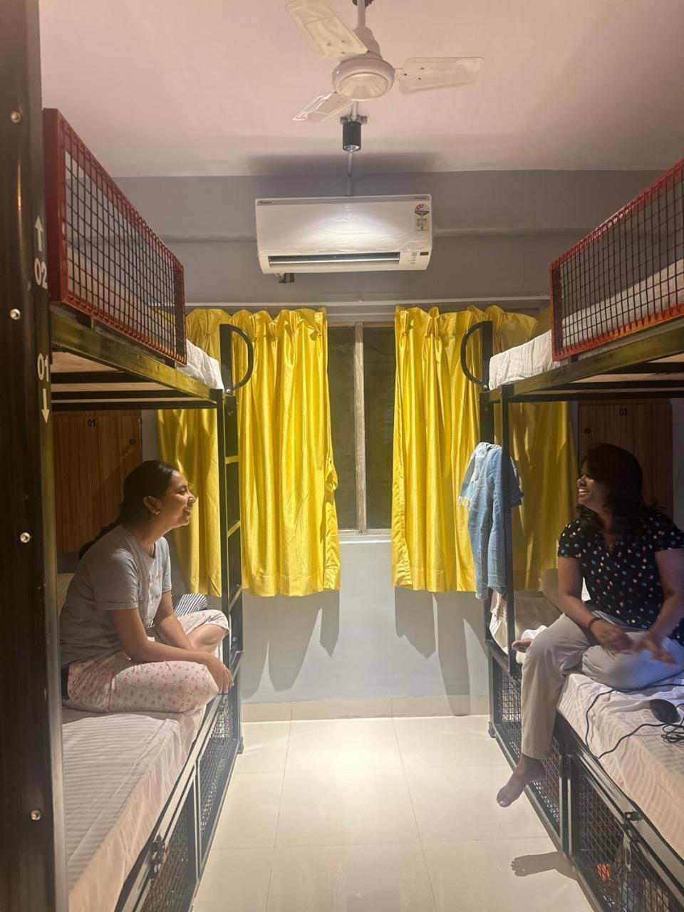 Travotale Hostel And Cowork Koregaonpark Pune Bagian luar foto