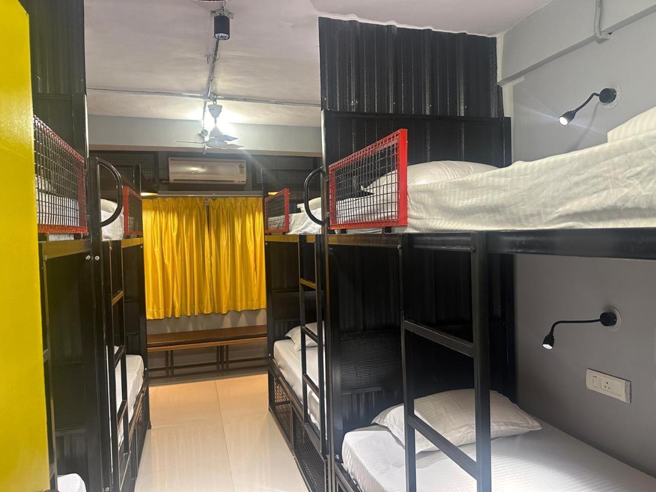 Travotale Hostel And Cowork Koregaonpark Pune Bagian luar foto