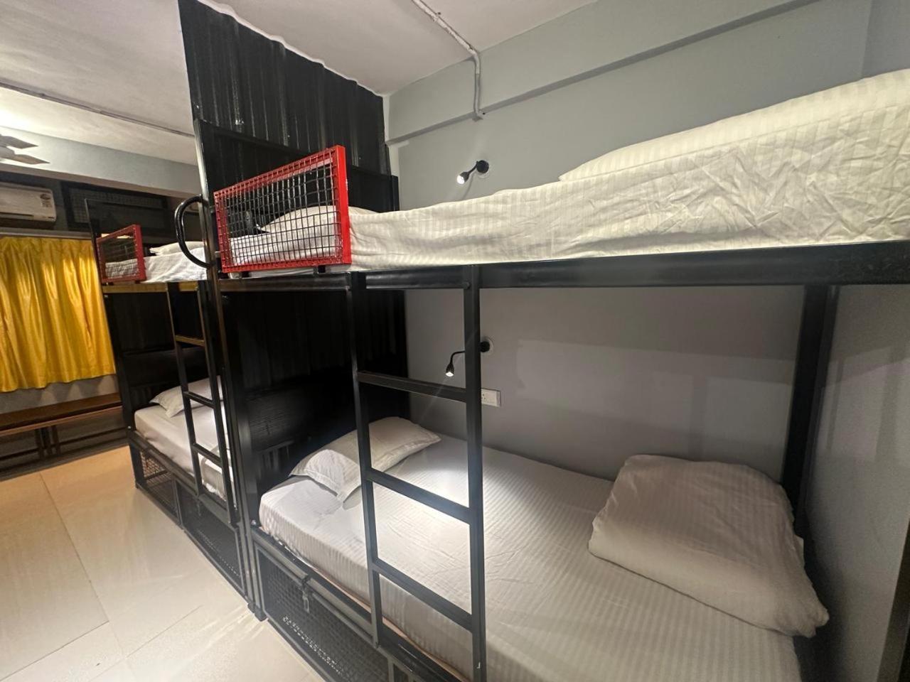 Travotale Hostel And Cowork Koregaonpark Pune Bagian luar foto