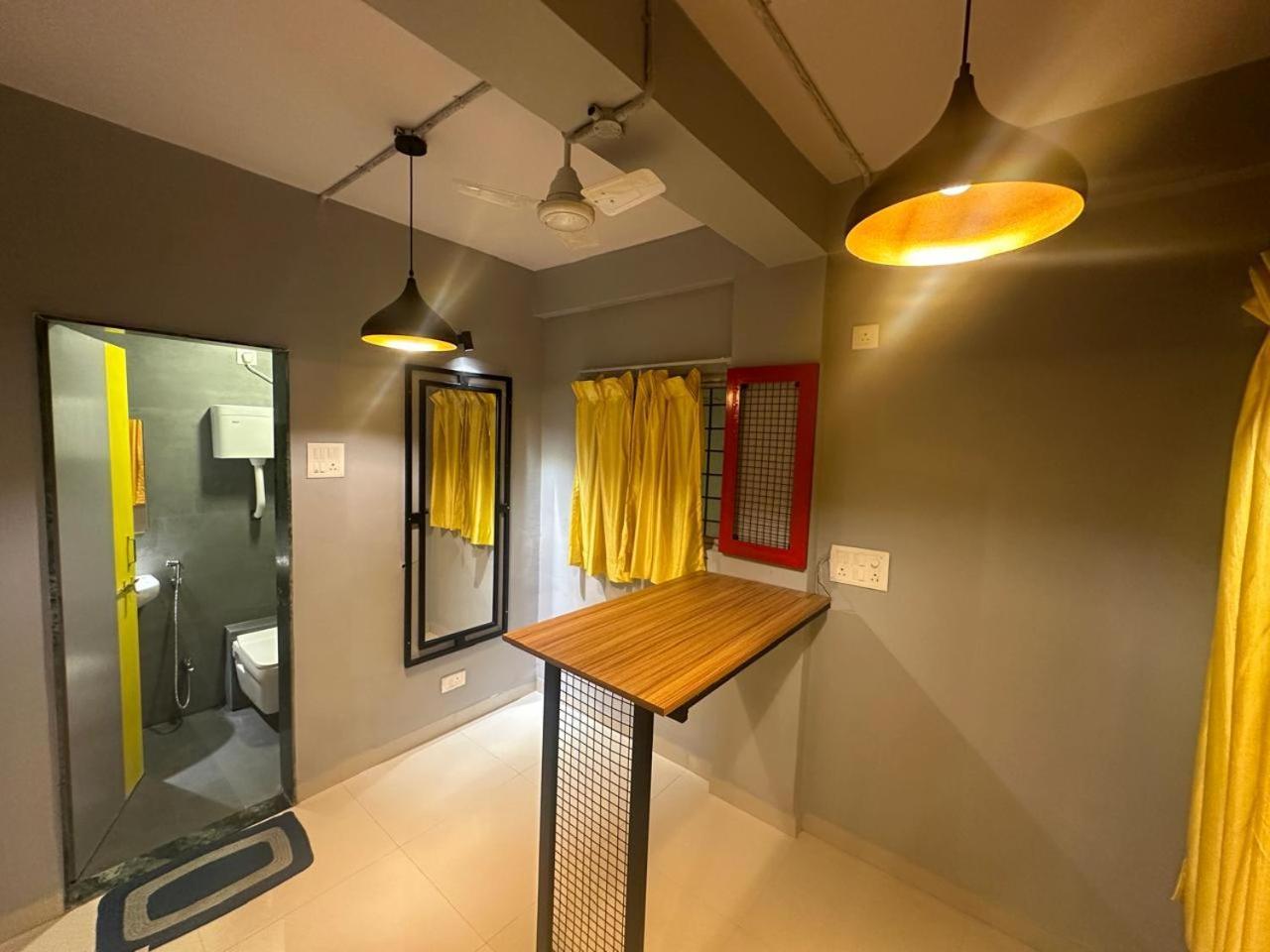 Travotale Hostel And Cowork Koregaonpark Pune Bagian luar foto