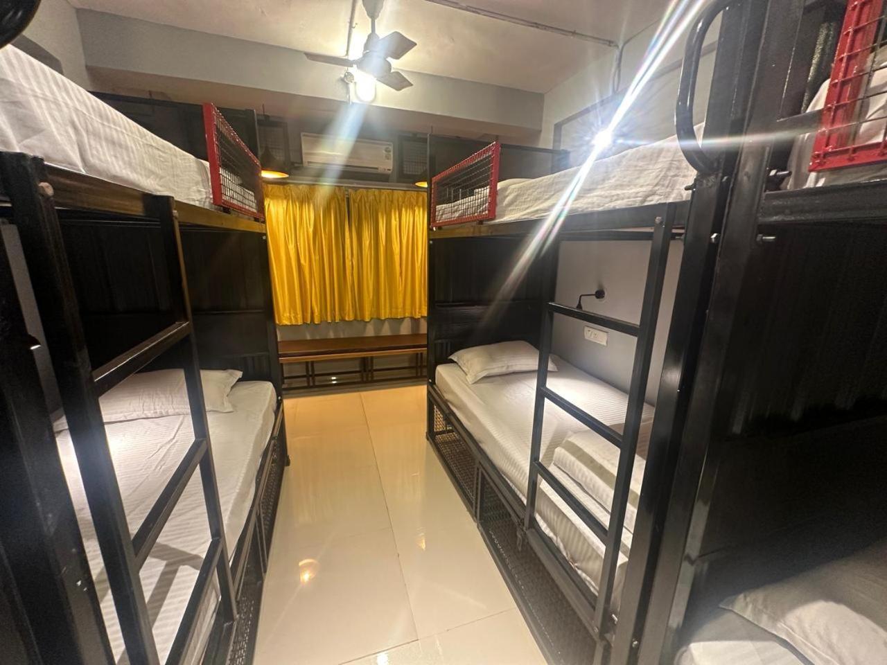 Travotale Hostel And Cowork Koregaonpark Pune Bagian luar foto