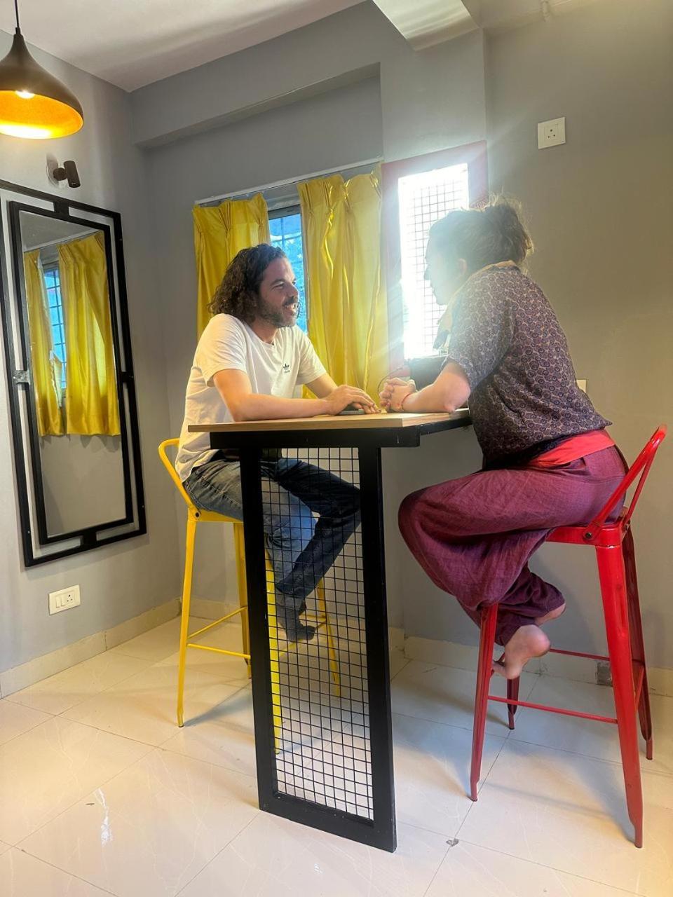 Travotale Hostel And Cowork Koregaonpark Pune Bagian luar foto