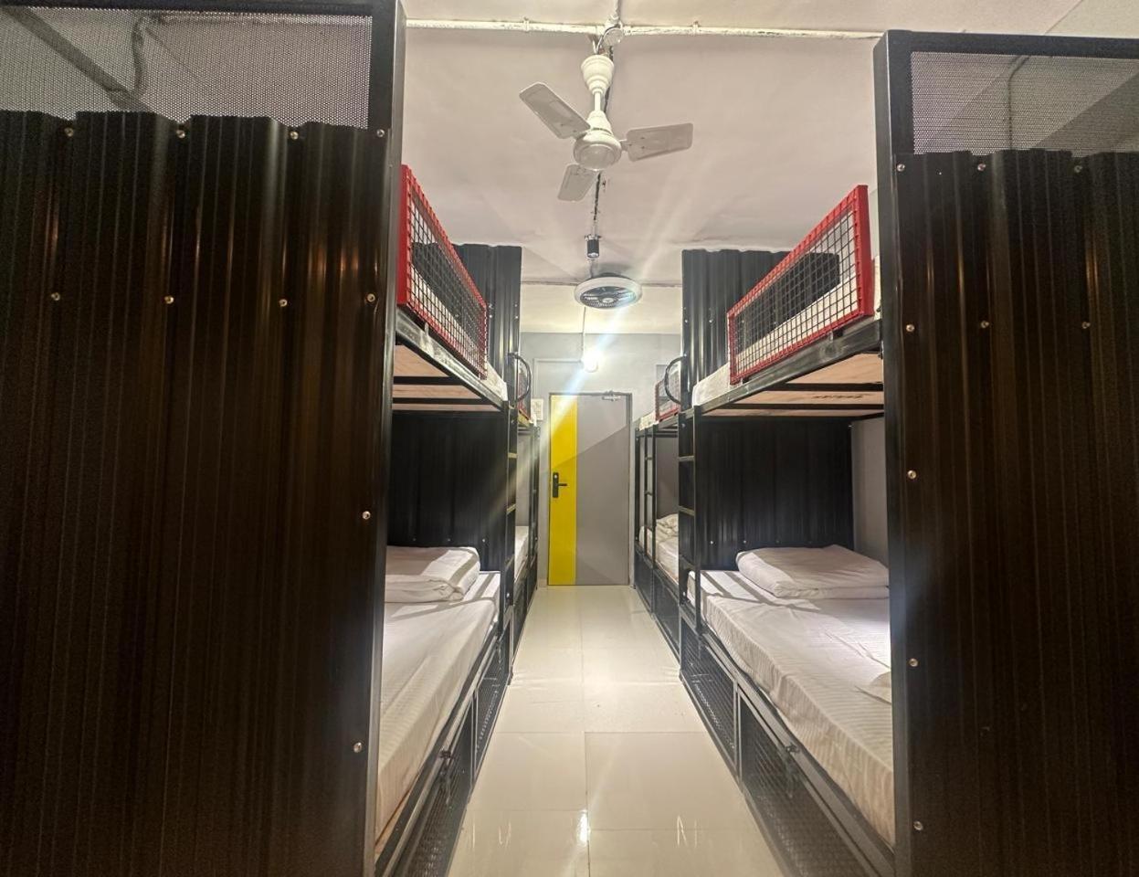 Travotale Hostel And Cowork Koregaonpark Pune Bagian luar foto